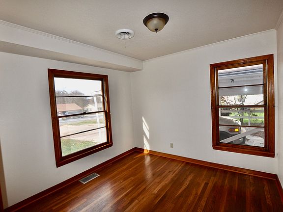 4th image of 1411 Sloan St