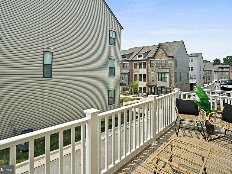 3443 Carnaby St — Photo 20