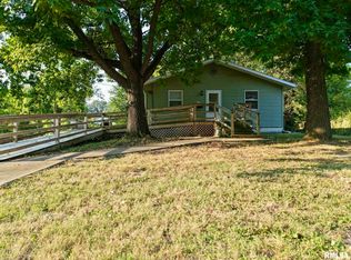 724 Division St, Benton, IL 62812