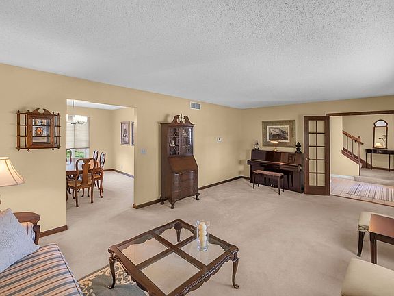 4th image of 650 Country Manor Dr