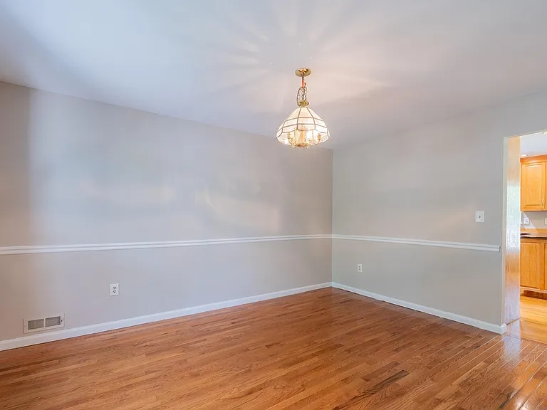 20 Bittersweet Dr — Photo 16