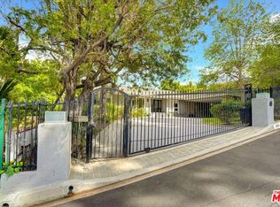 3530 Royal Woods Dr, Sherman Oaks, CA 91403