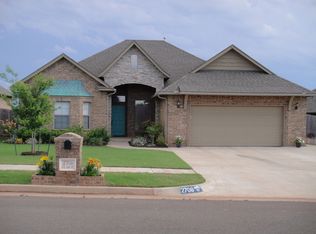 2708 SE 11th St, Moore, OK 73160