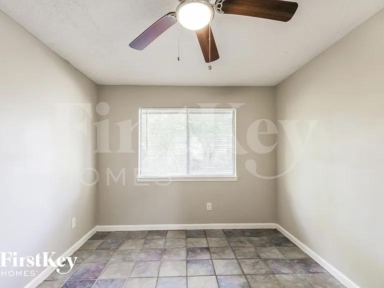4427 Ravine Dr — Photo 8