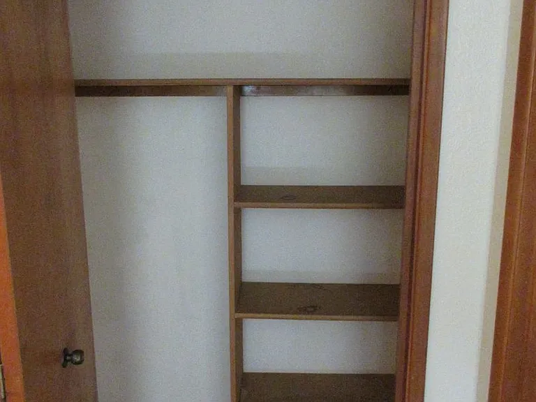 Large 2 bedroom w/ New carpet! — Photo 12