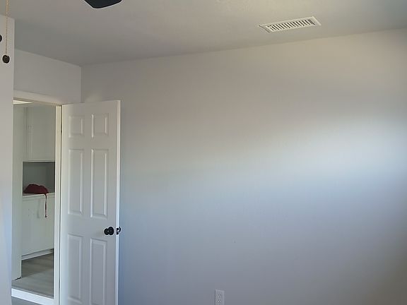 5th image of 4448 State St