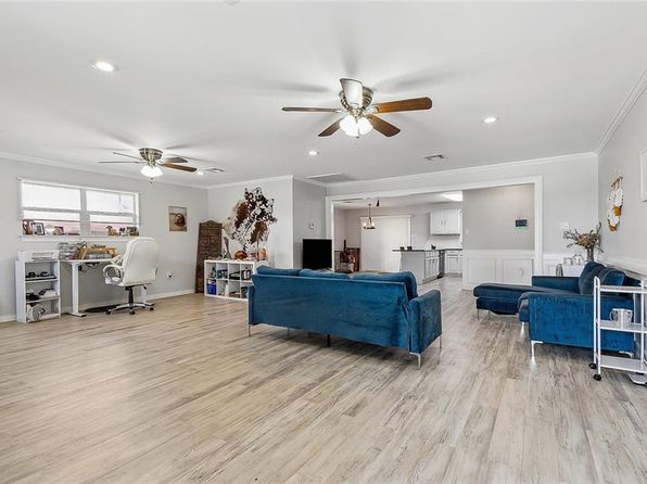 8287 Benjamin Dr, Chalmette, LA 70043