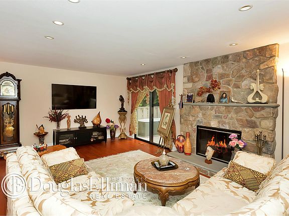 4th image of 202 Northwood Ct