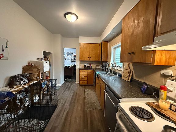 5th image of 400 N Locust Ave