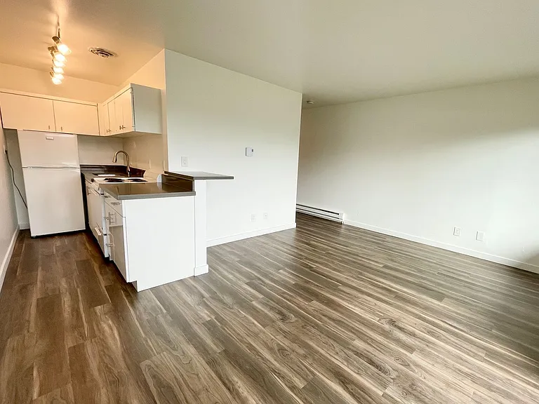 Village Vista Apartments — Photo 8