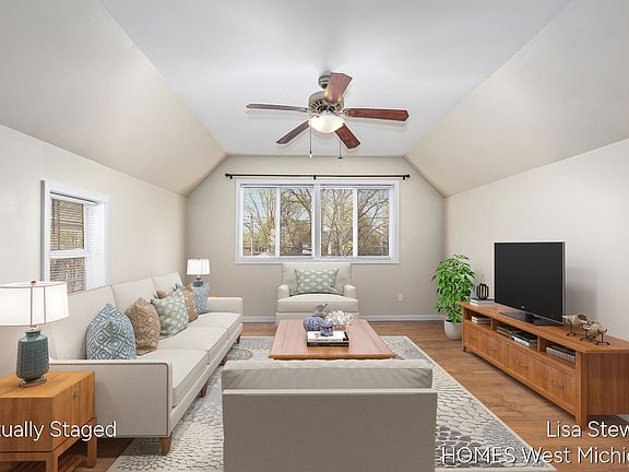 3rd image of 818 Dayton St SW #2