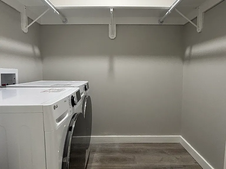 Austin Manor Apartments — Photo 4