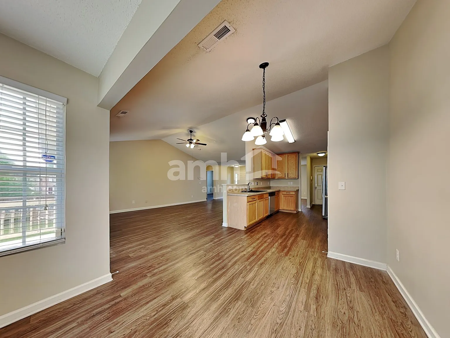 3 bed, 2.0 bath, 1725 sqft, $1,870 — Photo 4