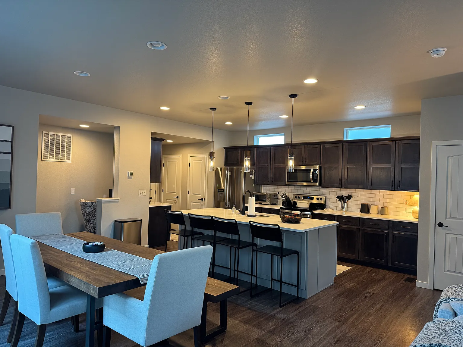 3 bed, 2.5 bath, 2700 sqft, $3,000 — Photo 3