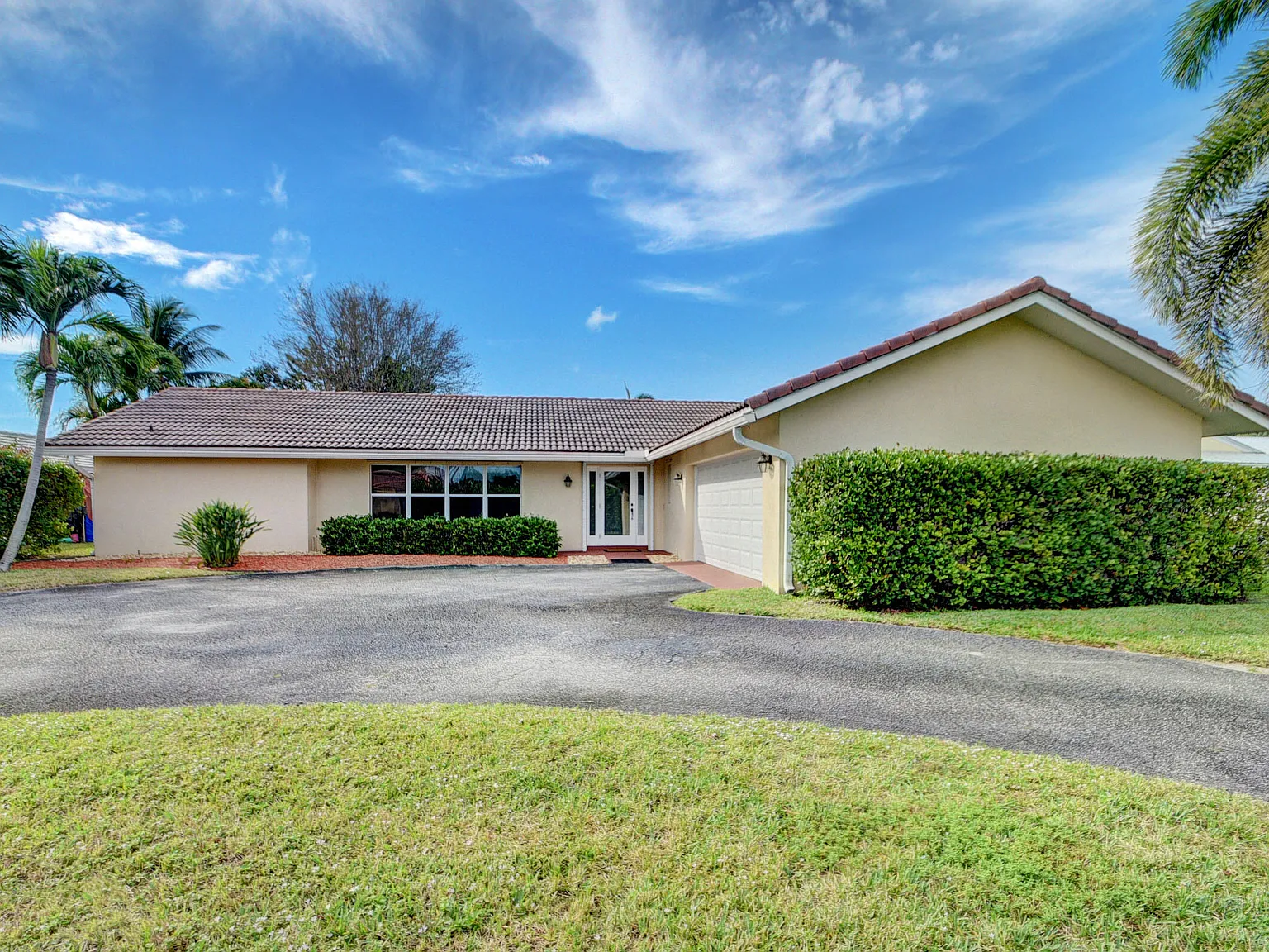 4 bed, 2.0 bath, 2369 sqft, $5,250 — Photo 1