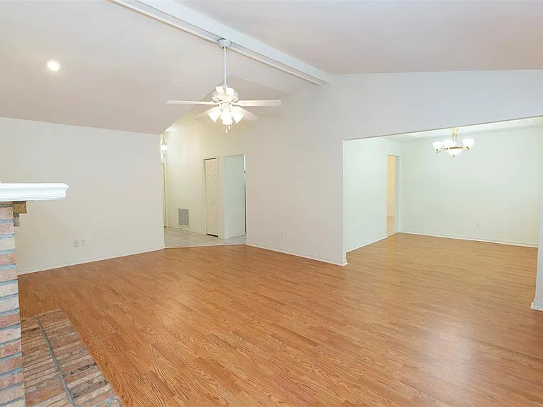 2340 NW 16th Ave — Photo 6