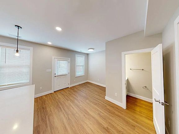4th image of 3307 Cutshaw Ave #D