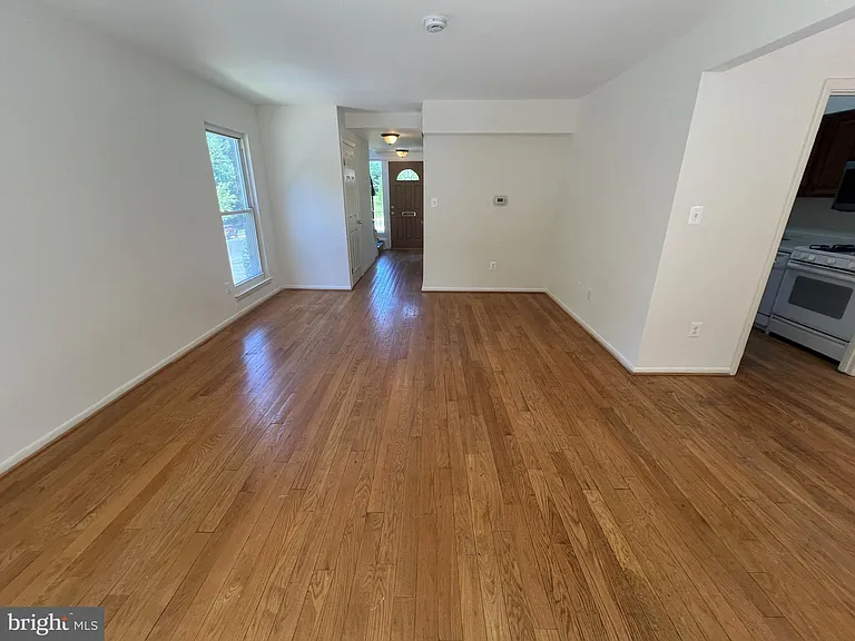5566 Burnside Dr — Photo 10