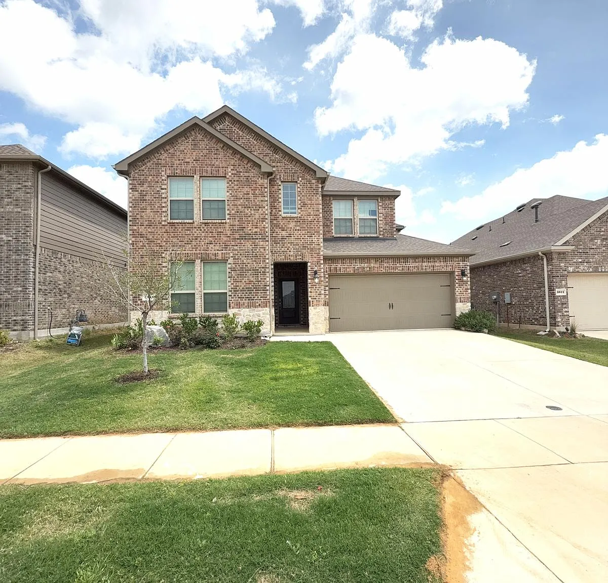 5 bed, 3160 sqft, $2,700 — Photo 1