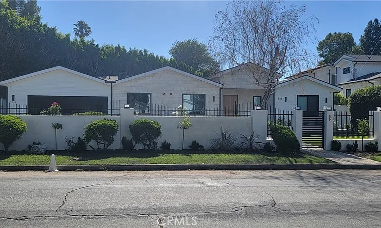 5061 Woodley Ave — Photo 28