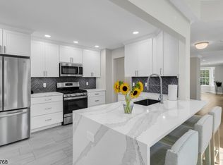 7 Prescott Ct, Basking Ridge, NJ 07920