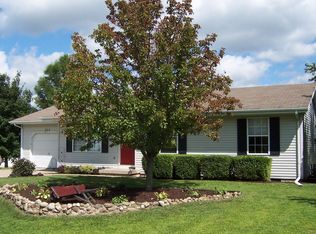 804 Country View Dr, Philo, IL 61864