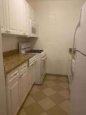 Rented by Hampshire Assets LLC | media 9