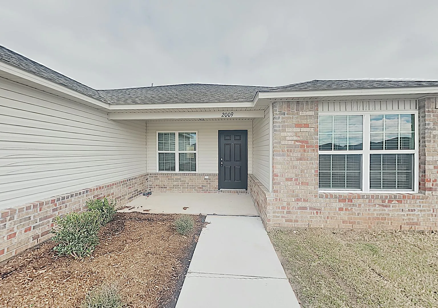 3 Bedroom 2 Bath Home in Mustang Schools — Photo 2