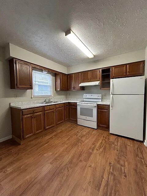 2 bed, 1.5 bath, 1008 sqft, $1,295 — Photo 2