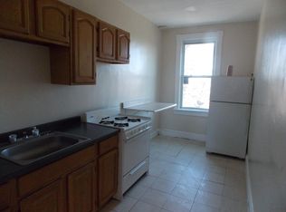 2839 N Calvert St APT 3, Baltimore, MD 21218