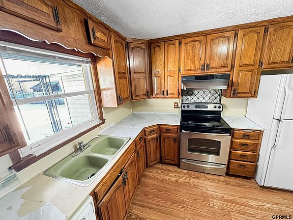 4th image of 718 S 49th St