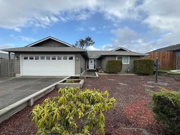 2045 Hayes St, North Bend, OR 97459