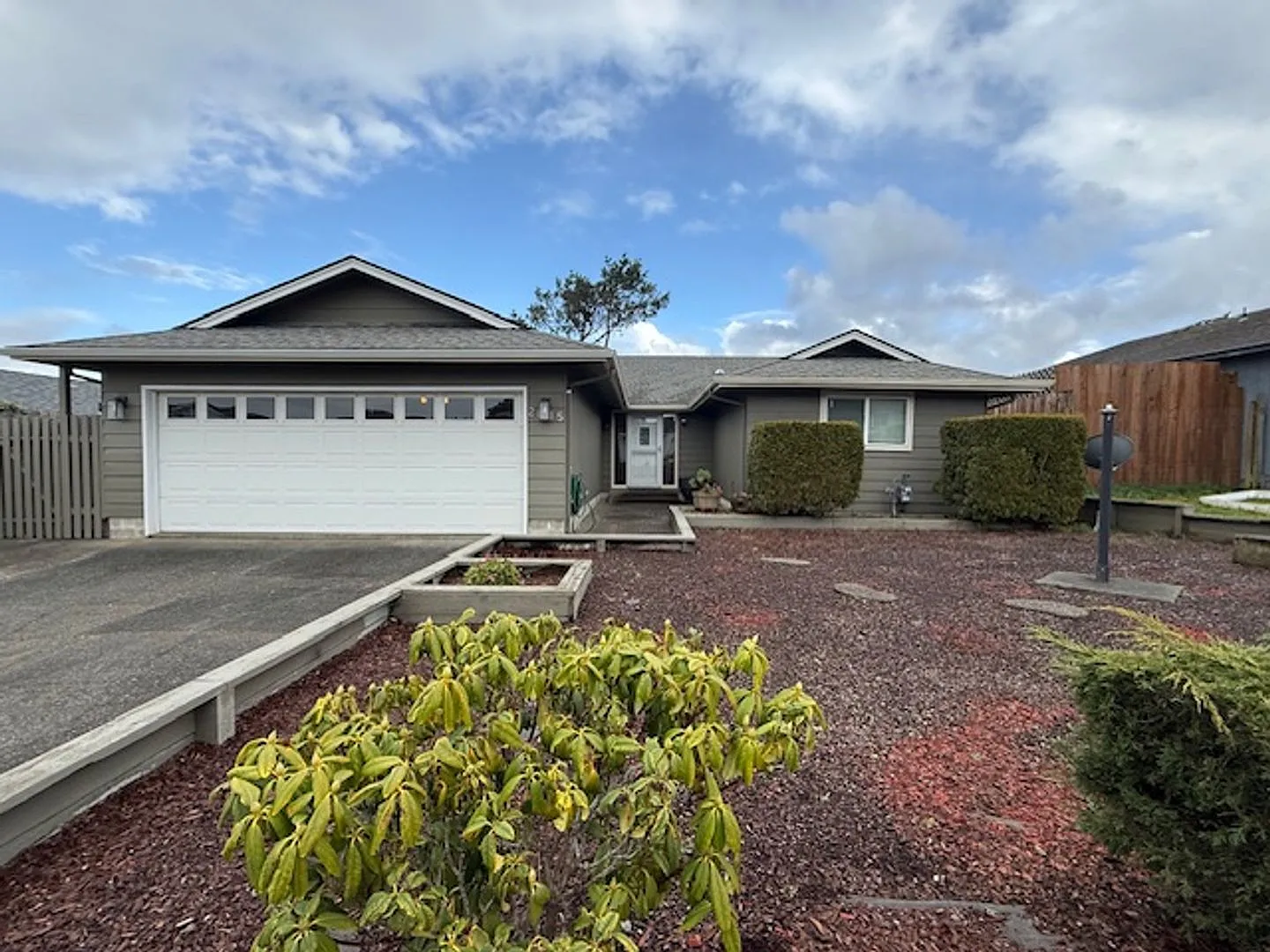 2045 Hayes St photo 1