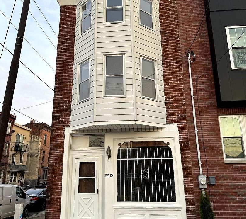 1st image of 2243 Emerald St