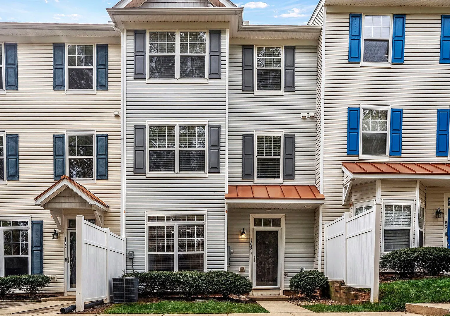 Available For Move-In November 15th- Beautiful Upgraded/Updated Townhome In Great Pool Community — Photo 1