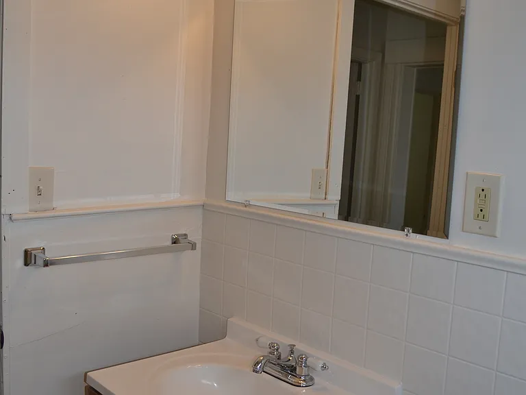 835 Bank St — Photo 7