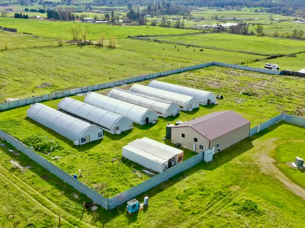 411 Hartley Rd, Phoenix, OR 97535