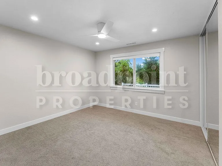 2113 Sleepy Hollow Rd — Photo 18