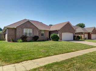 1628 W Village Ln, Springfield, MO 65807