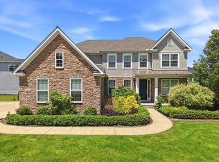 351 Glasgow Dr, Highland Heights, OH 44143