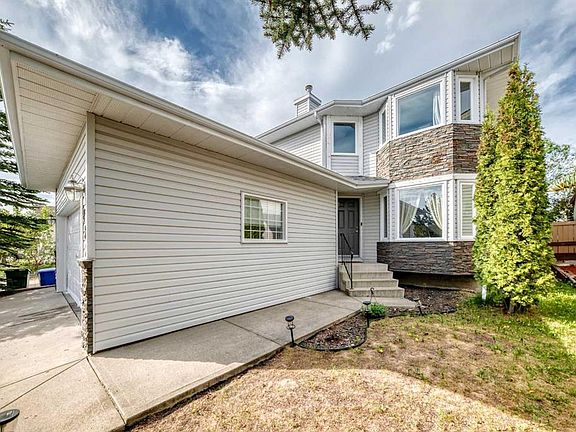 2nd image of 232 NE Macewan Ridge Close NW