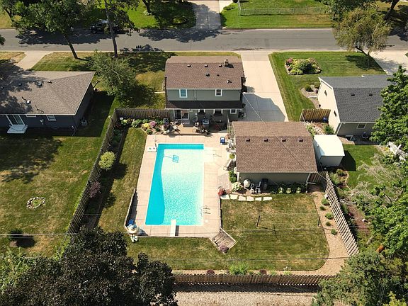 3rd image of 2607 Valley View Pl