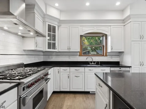10 E 52Nd St, Bayonne City, NJ 07002