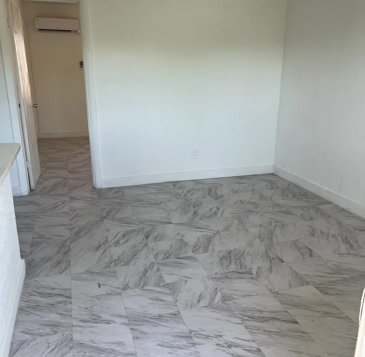 1 bed, 450 sqft, $1,400 — Photo 2