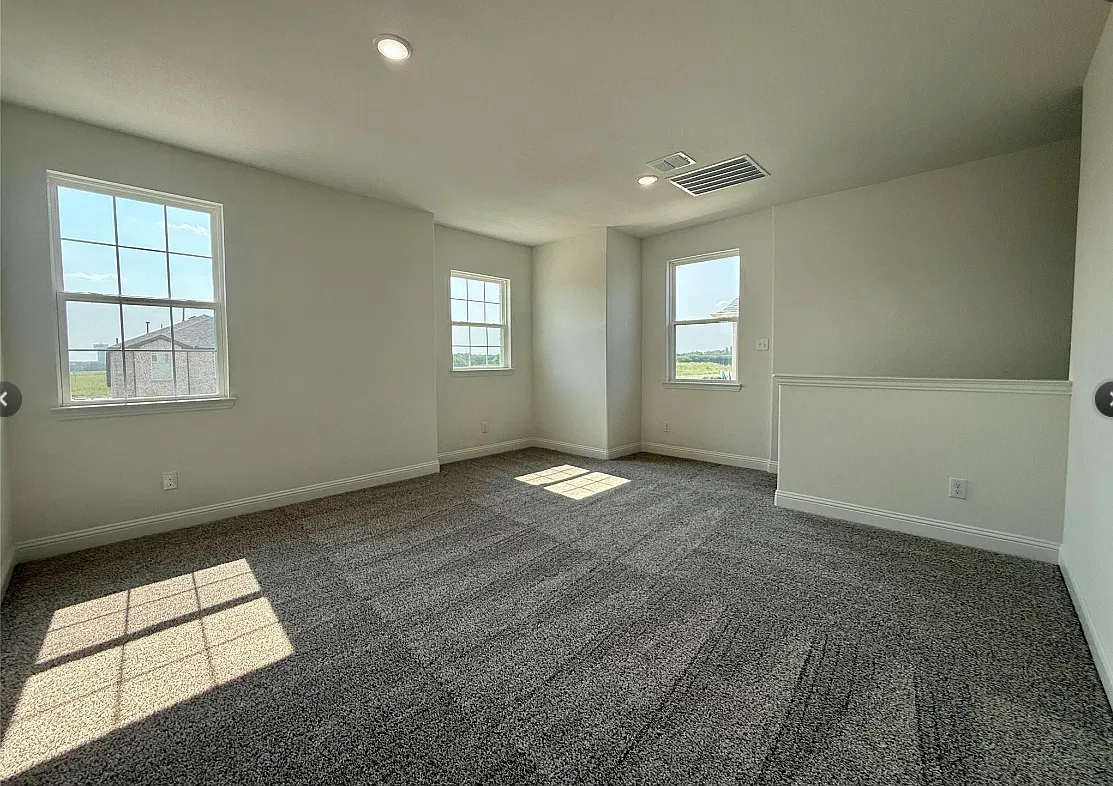4 bed, 2259 sqft, $2,195 — Photo 4