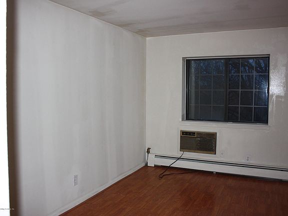 3rd image of 2 Elmwood Park Dr APT 709