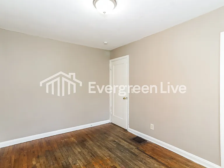 2037 Dallas Ave — Photo 8