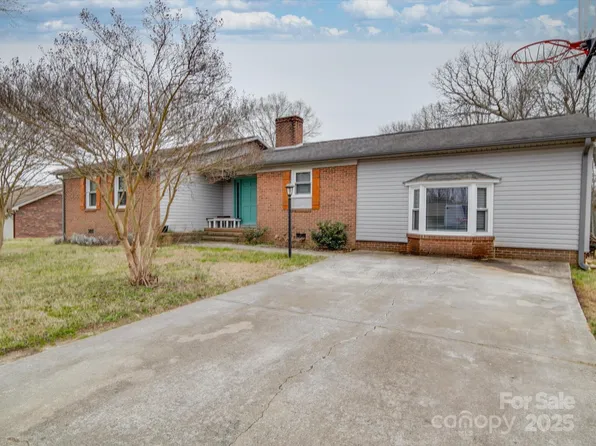 1525 Oakridge Dr, Salisbury, NC 28146