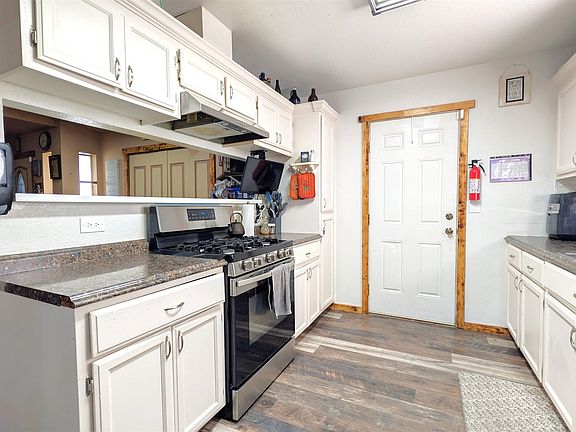 5th image of 785 Cameron Way