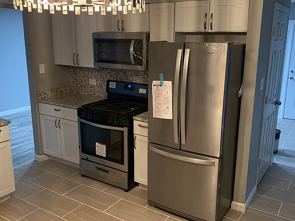 4th image of 6018 Old Creek Ln